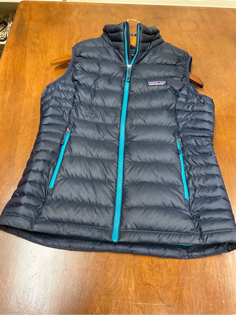 Size small PATAGONIA Navy Puffer vest with Teal Trim